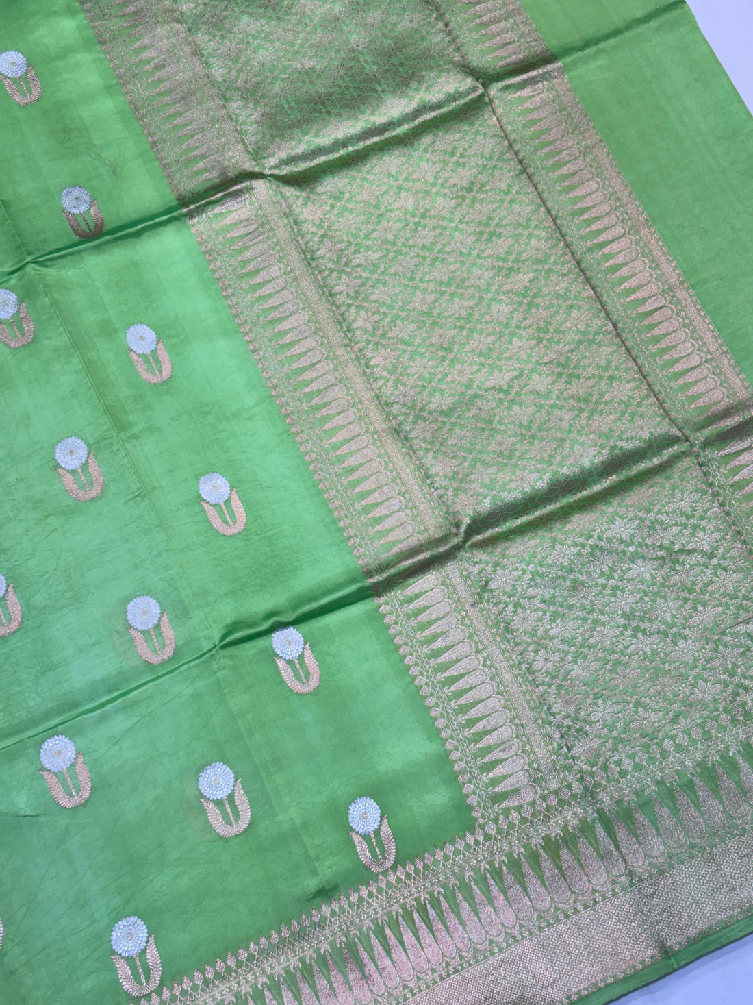 Parrot Green Pure Soft Silk Handwoven Banarasi Saree