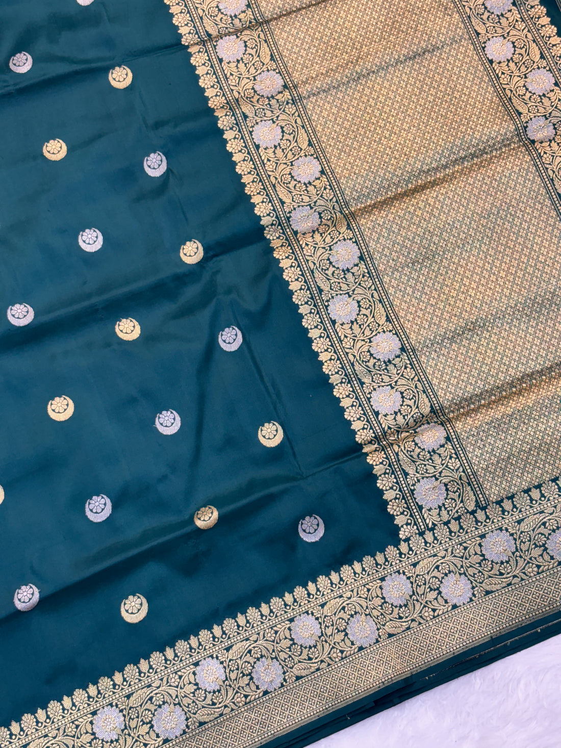 Dark Teal Shade Pure Katan Silk Handwoven Banarasi Saree
