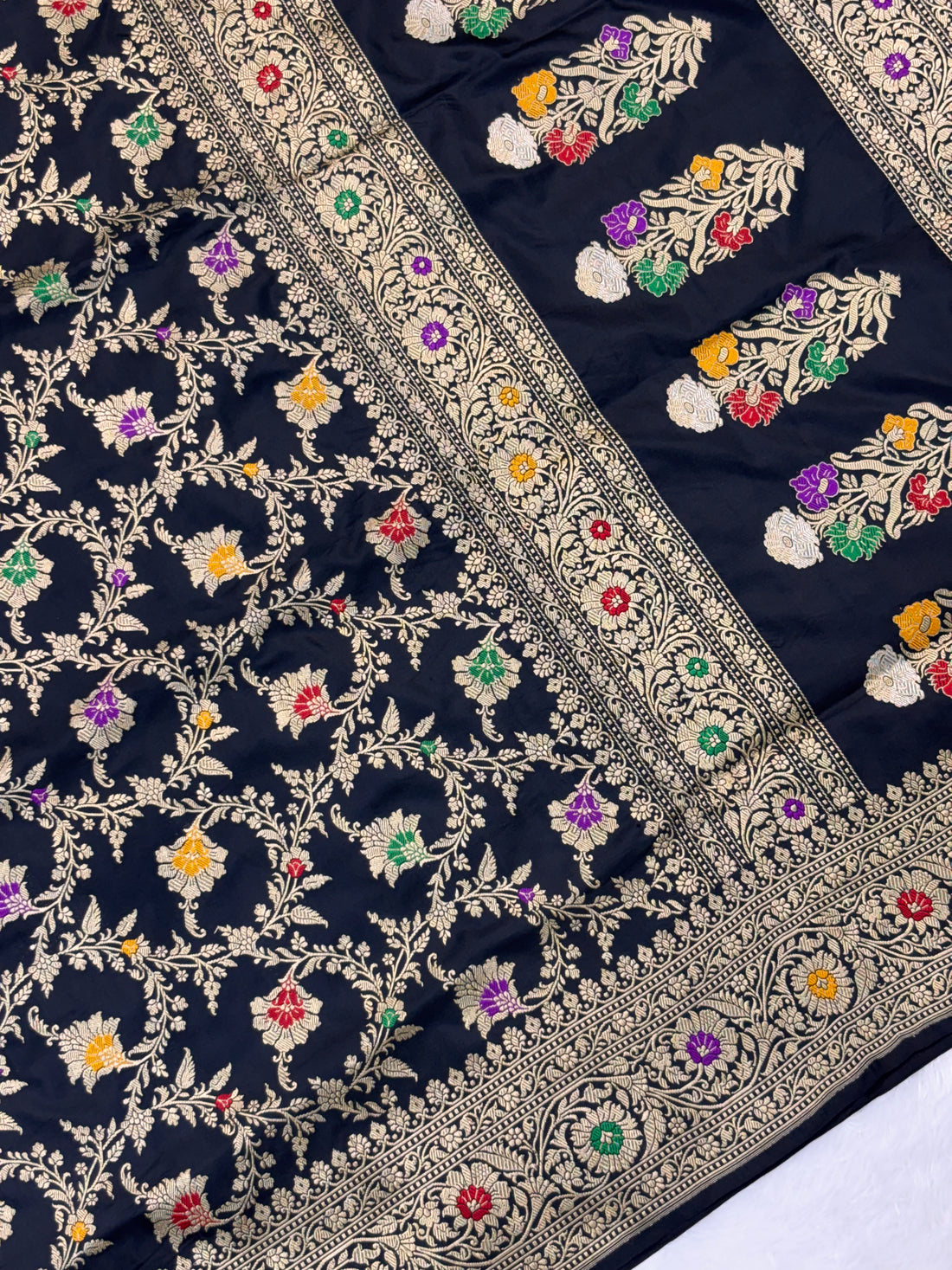 Black Colour Pure Katan Silk Handwoven Banarasi Saree