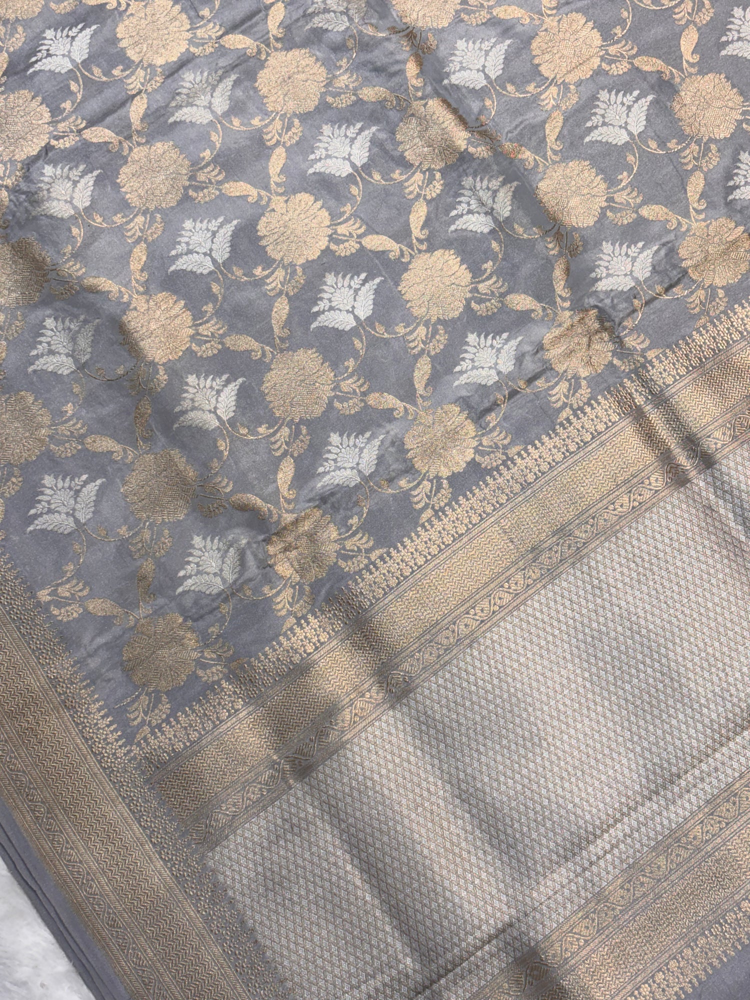 Light Grey Pure Katan Silk Handwoven Banarasi Saree