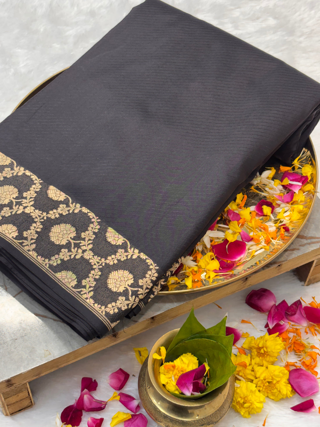 Black Color Pure Katan Silk Gold &amp; Silver Zari Handwoven Banarasi Saree