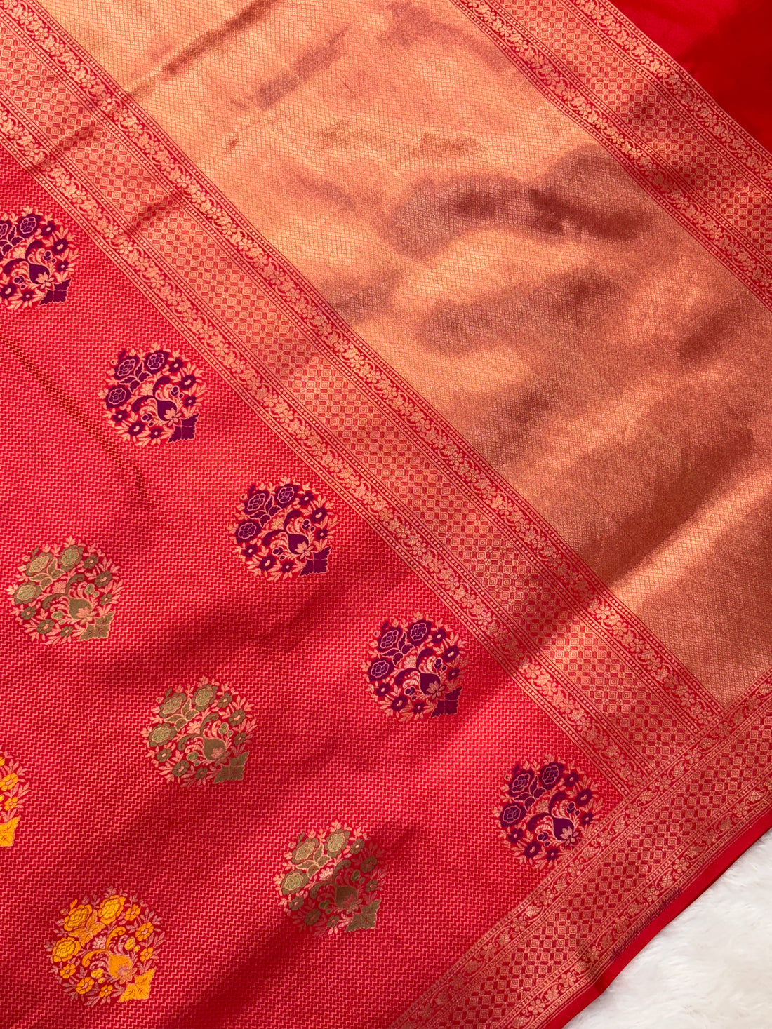 Luxury Red Pure Katan Silk with Traditional Minakari Boota Handwoven Banarasi Saree
