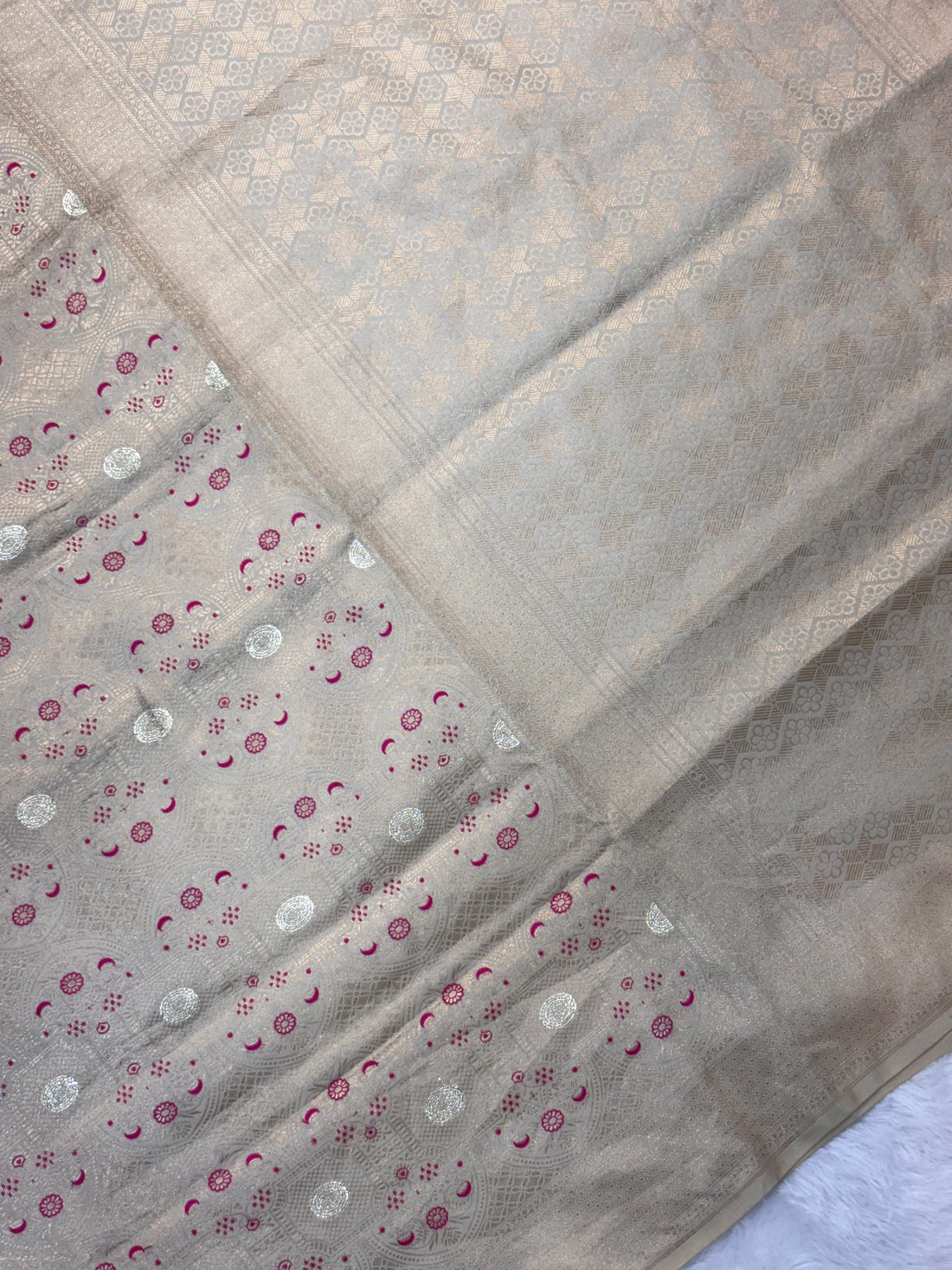 Luxury Cream Shade Pure Katan Silk Traditional Minakari Handwoven Banarasi Saree