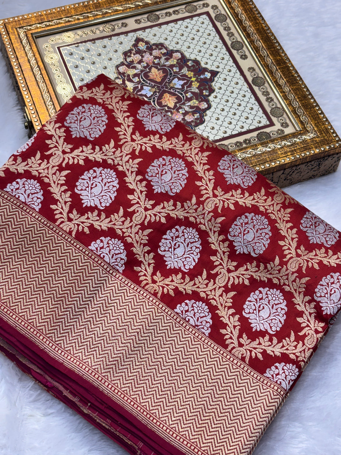 Royal Red Pure Katan Silk with Traditional Jaal Handwoven Banarasi Saree