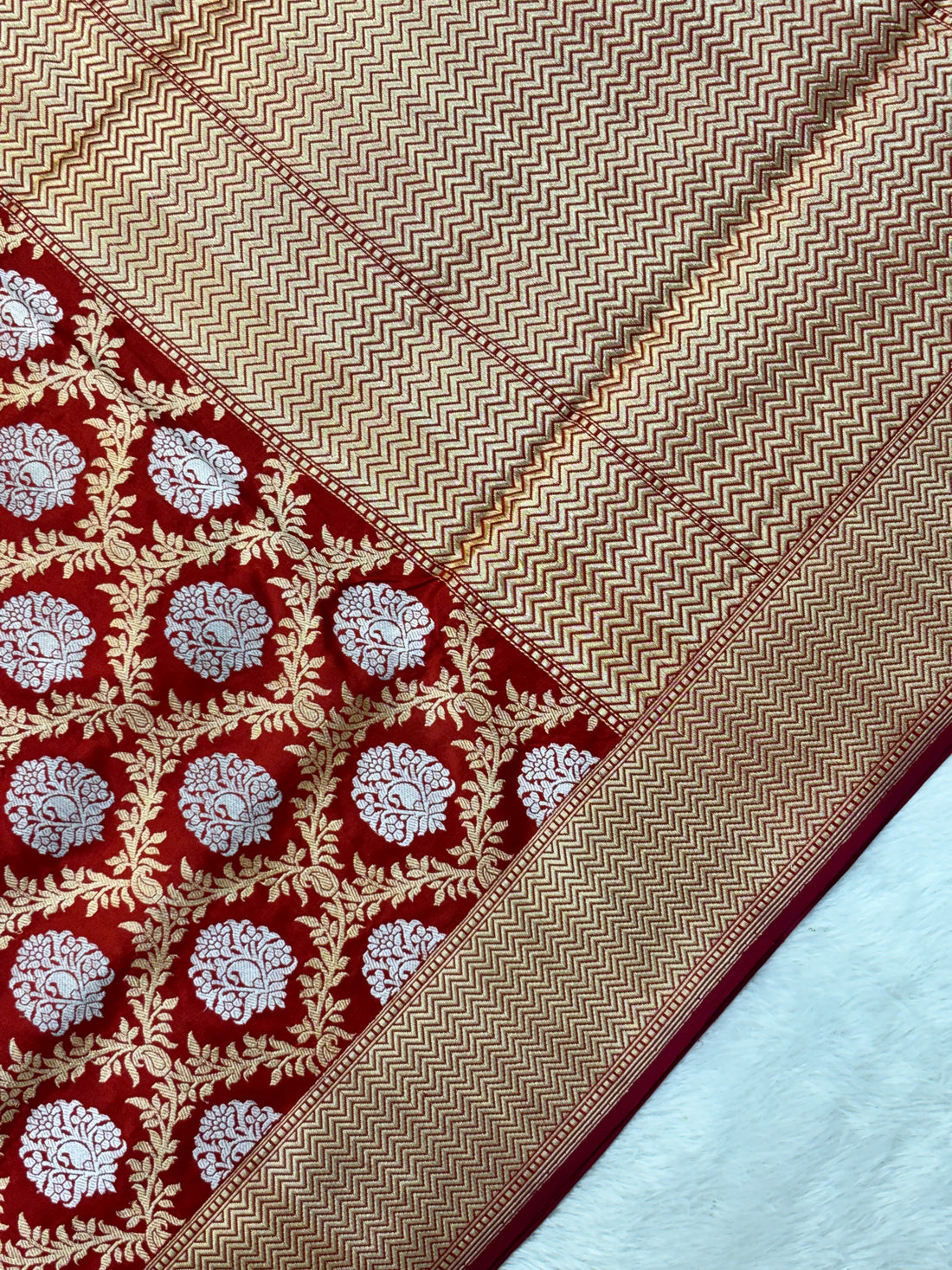 Royal Red Pure Katan Silk with Traditional Jaal Handwoven Banarasi Saree
